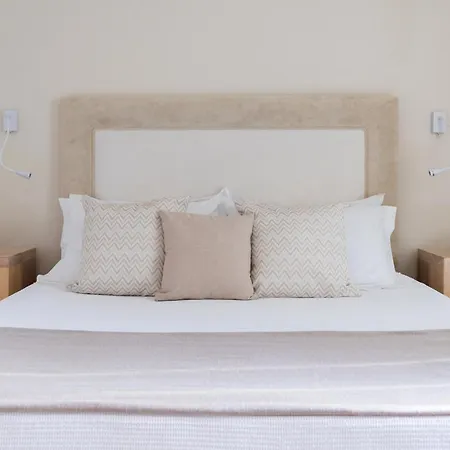 Hotel Aella Nausa