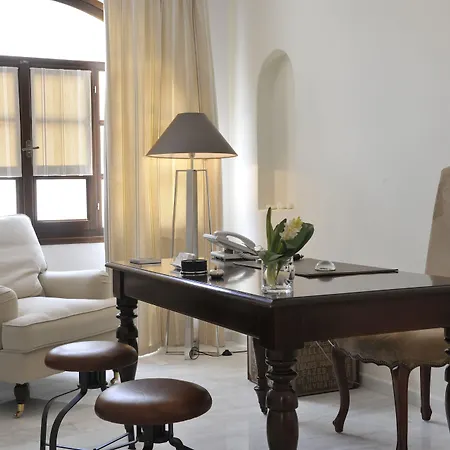 Aella Hotel