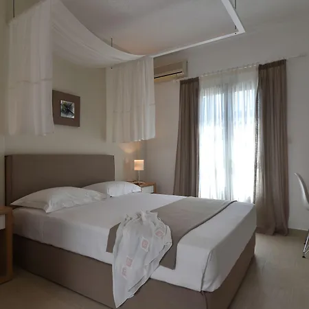 Aella Hotel Nausa