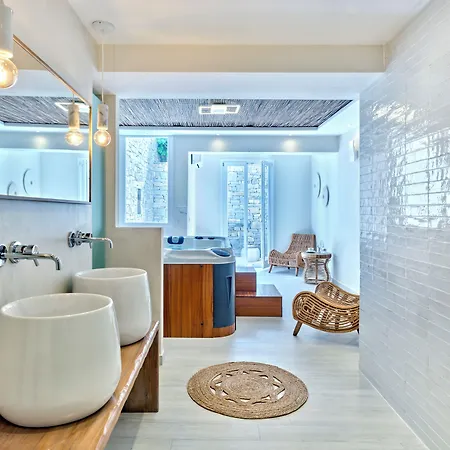 Aella Hotel Naousa (Paros)